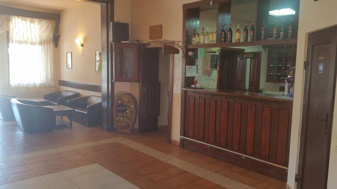Motel Restaurant Lowe Deva Esterno foto