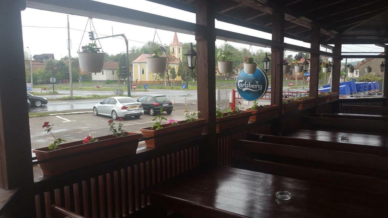 Motel Restaurant Lowe Deva Esterno foto